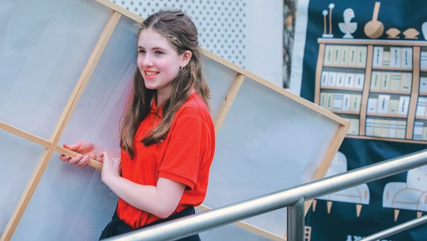 female student learning about chengdu international school architecture and art