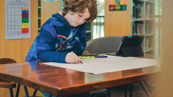 young male student drawing a picture about chengdu international school