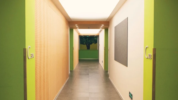 chengdu international school hallway on campus