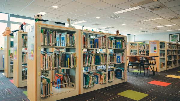 chengdu international school facilities complete with a library of many books