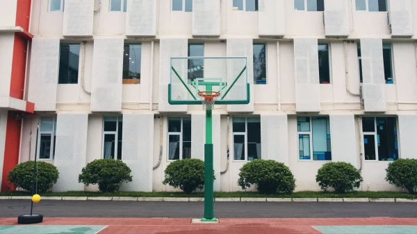 chengdu international school price includes access to basketball courts