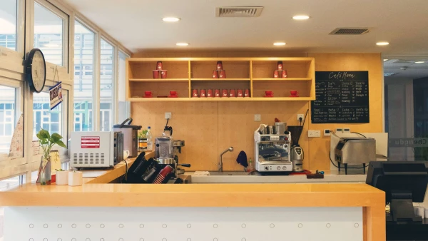 chengdu international school cafe to buy coffee and drinks